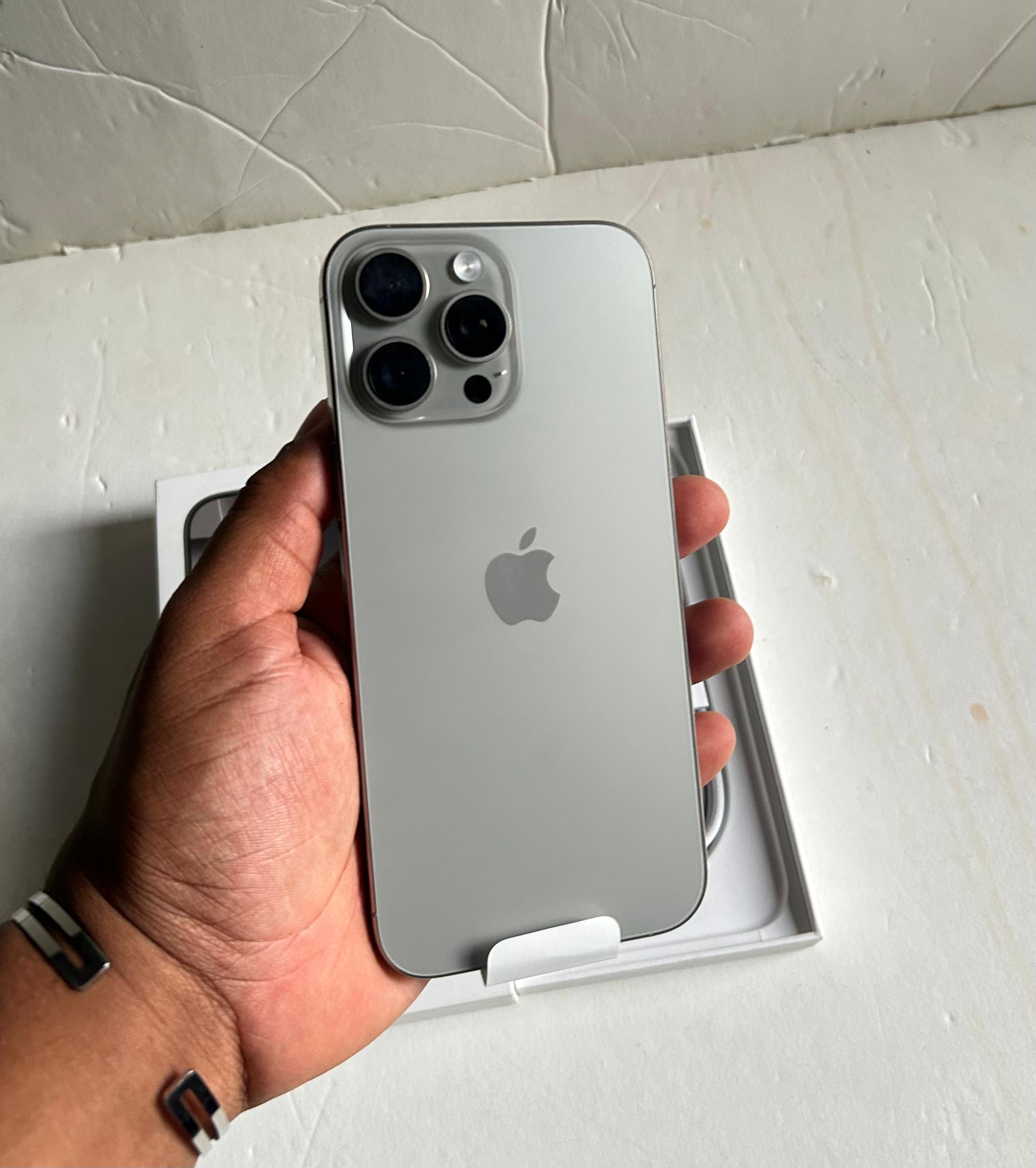 celulares y tabletas - Iphone 16 Pro Max, Natural Titanium. Desbloqueado 3