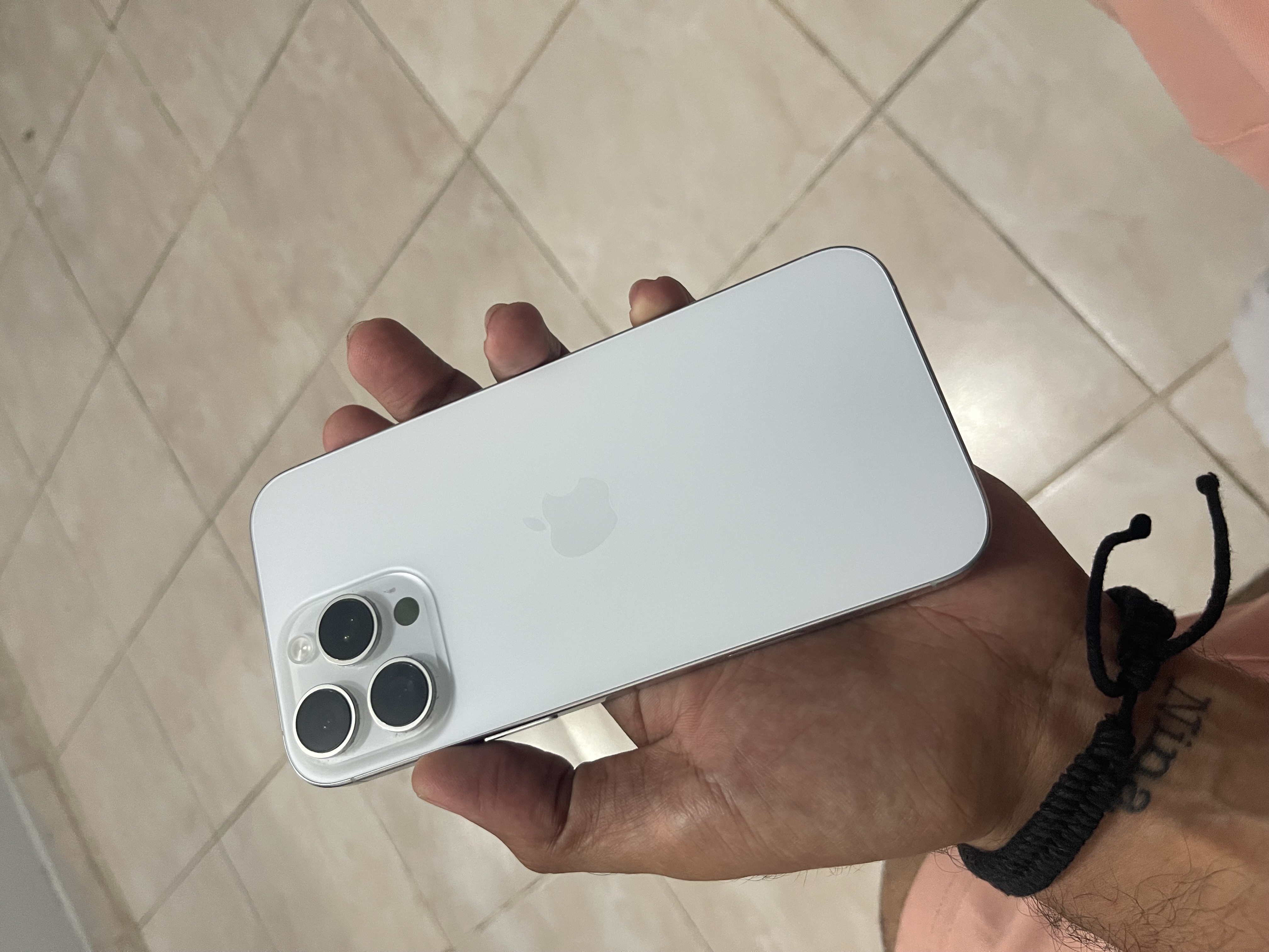 celulares y tabletas - iPhone 16 pro max  1