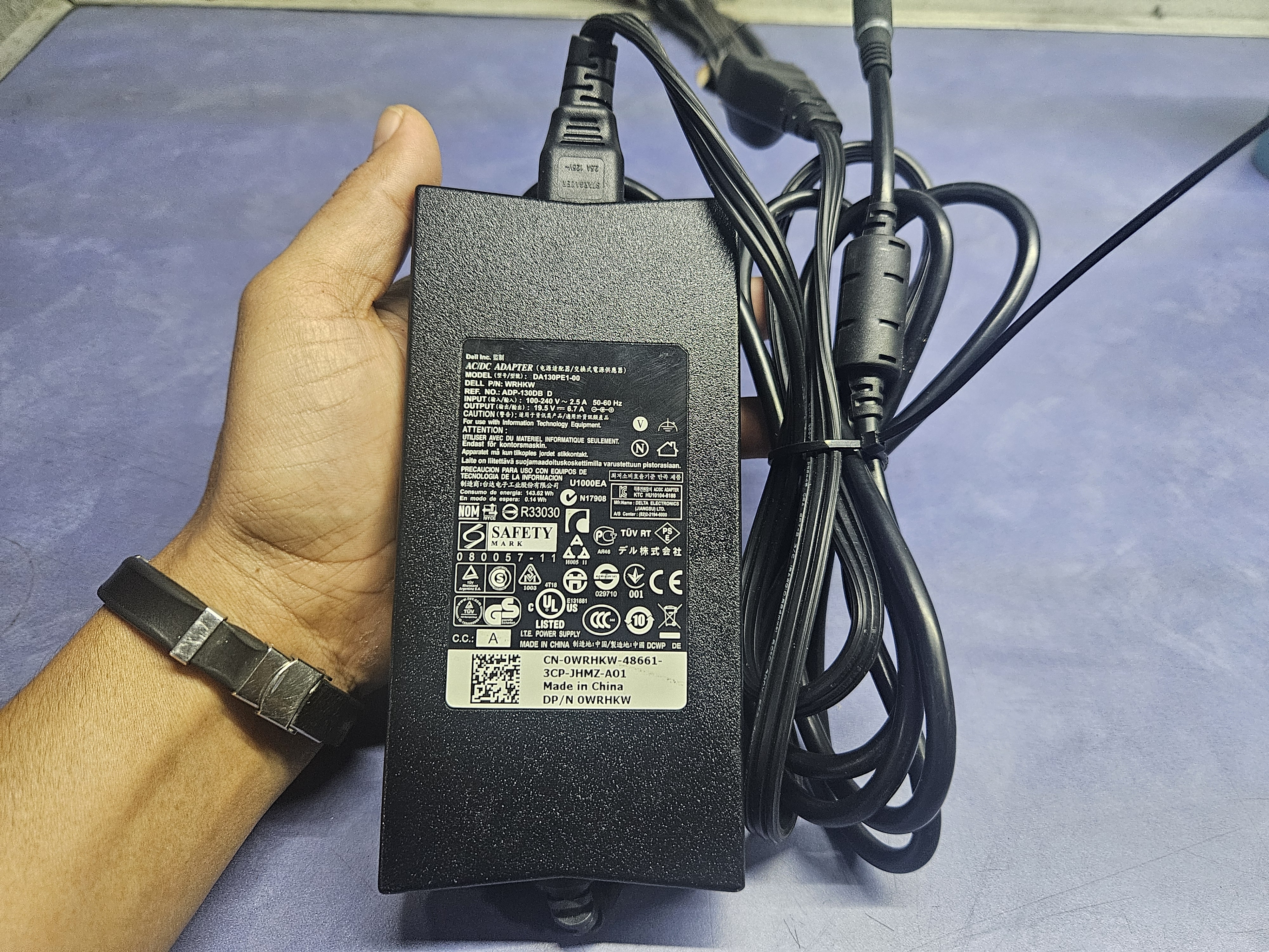 computadoras y laptops - Cargador Dell plug fino y ancho 130W original 7
