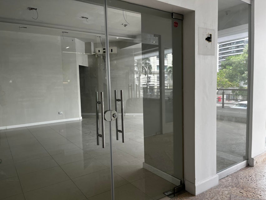 oficinas y locales comerciales - Local en alquiler en piantini 6