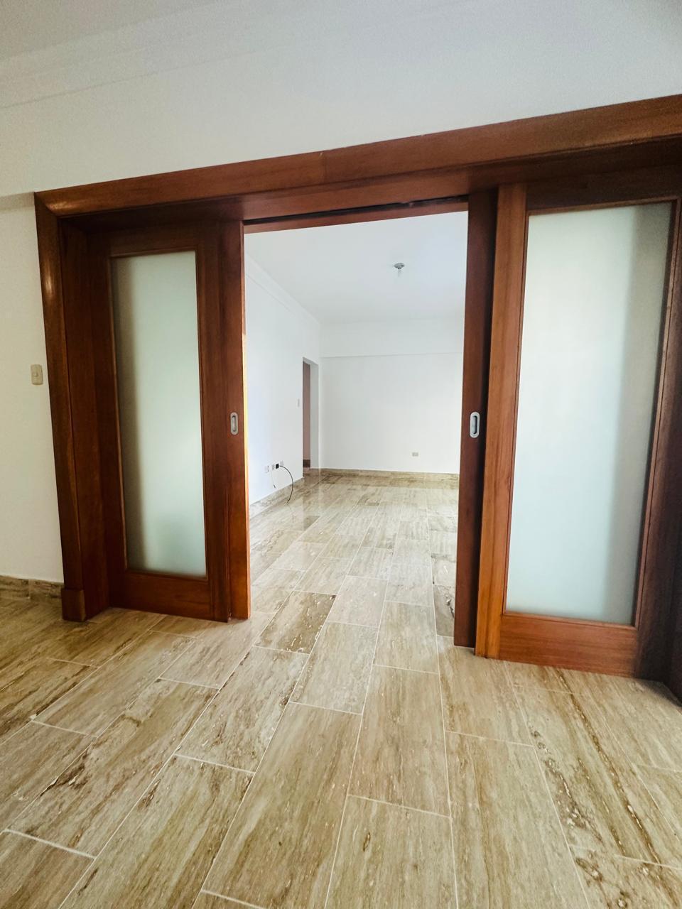 apartamentos - Se Renta Apart. de 3 Habitaciones en Naco 8
