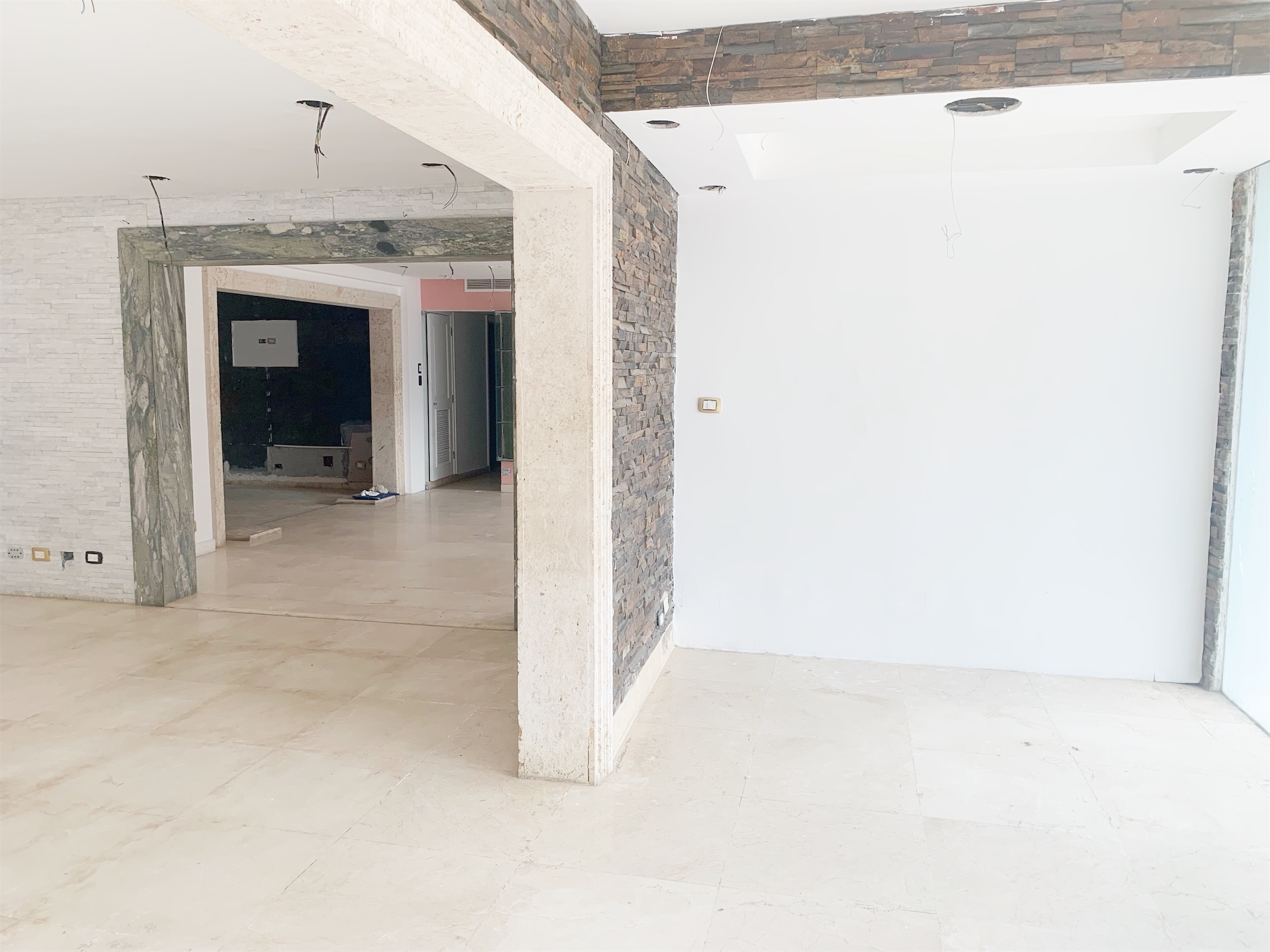 oficinas y locales comerciales - Local esquinero en Naco 5