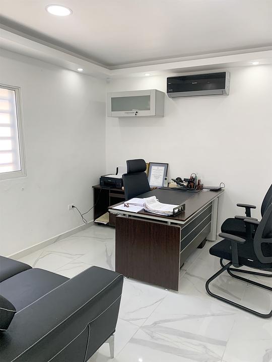 oficinas y locales comerciales - Local céntrico en el millon 8