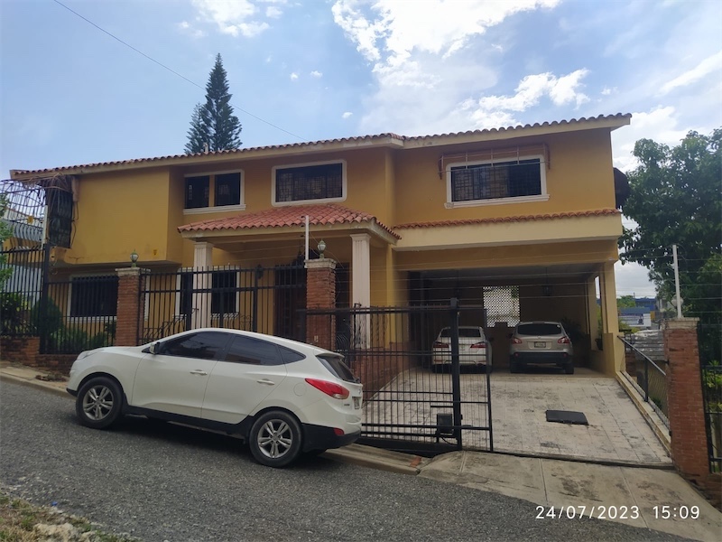 casas - Venta de casa en arroyo hondo 2 con piscina Distrito Nacional 5