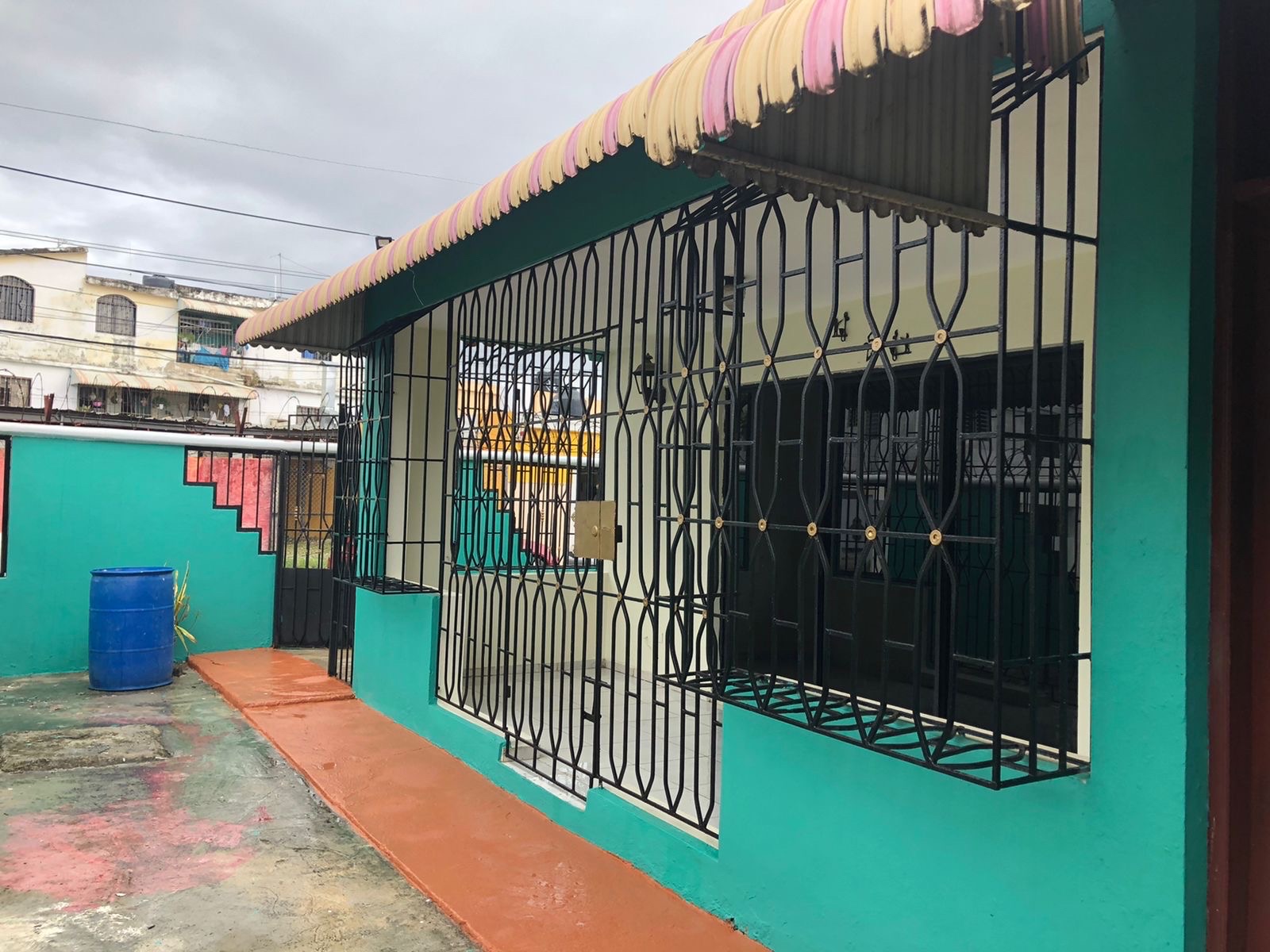 casas - venta de casa de 6 habitaciones en urbanización lucerna Santo Domingo este  1