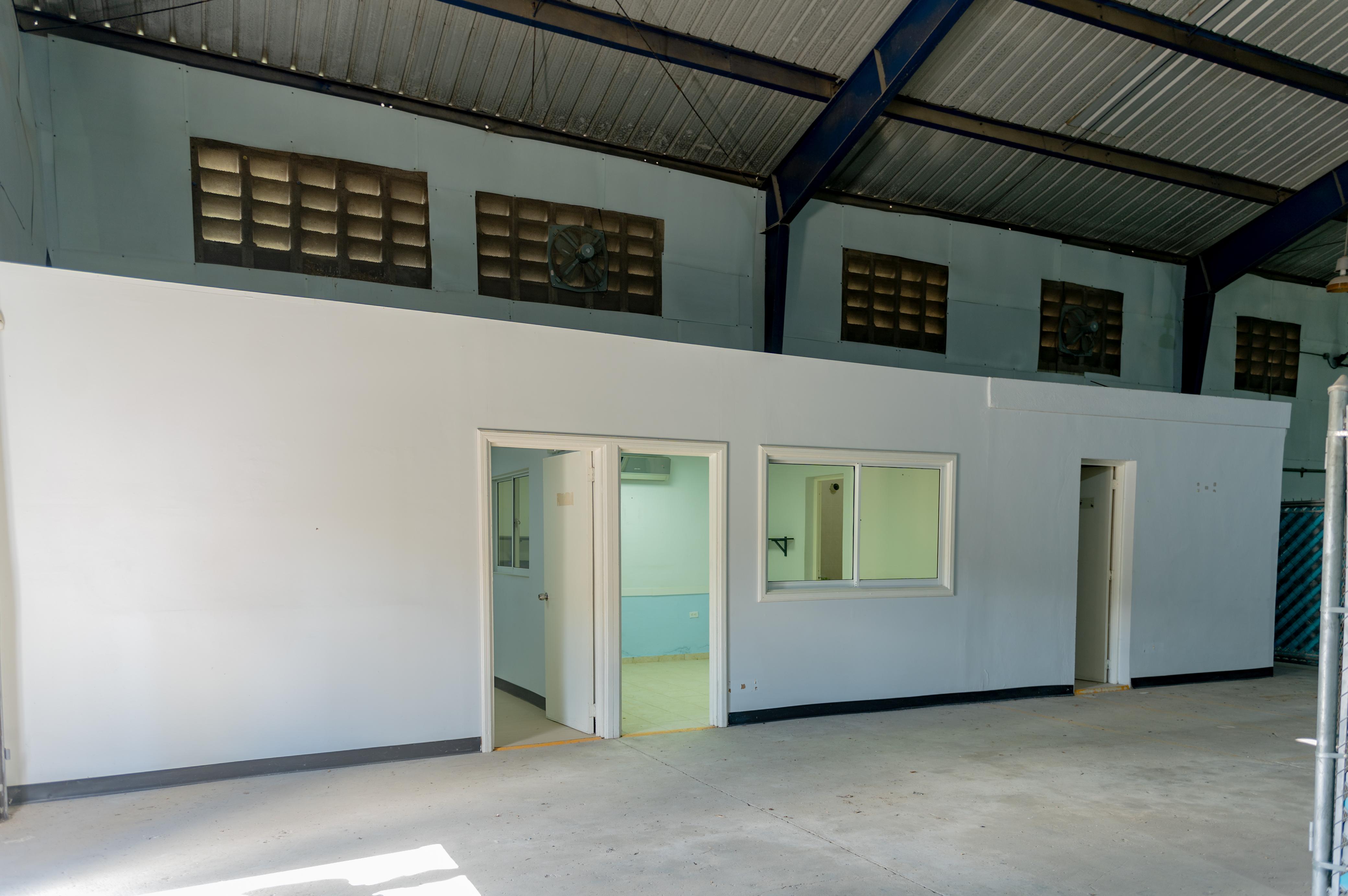 oficinas y locales comerciales - Rento nave industrial en km 13 autopista Duarte  7