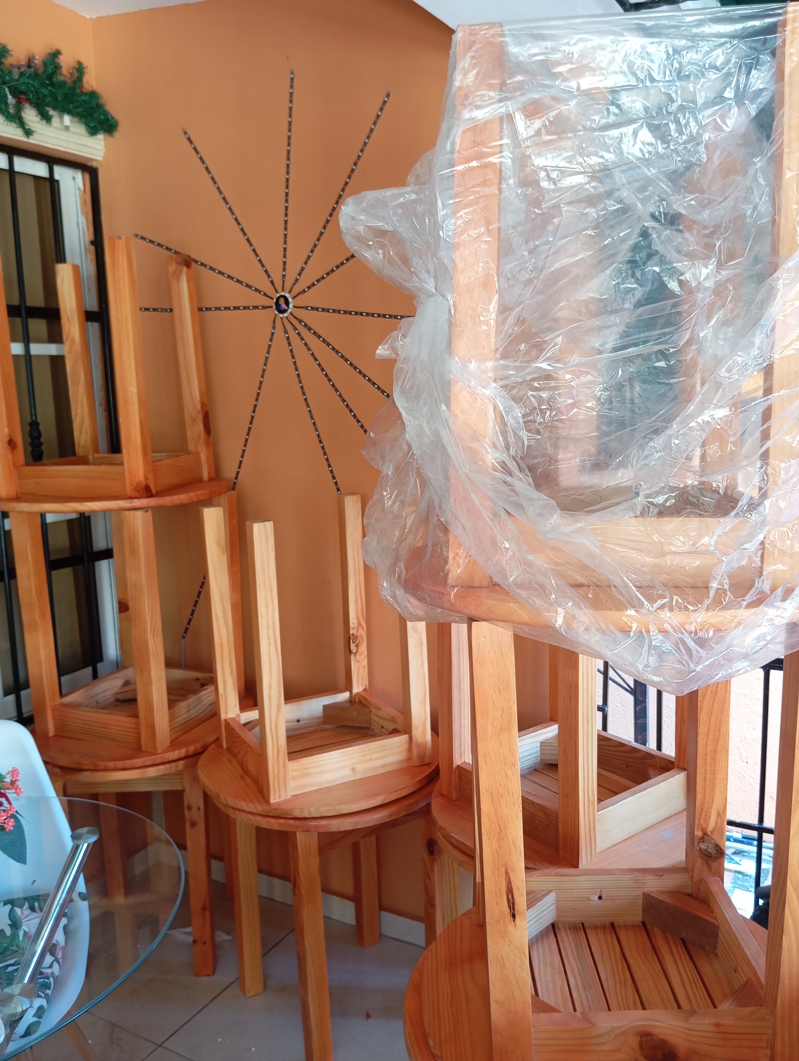 muebles y colchones - mesitas auxiliares de madera terminación de primera  1