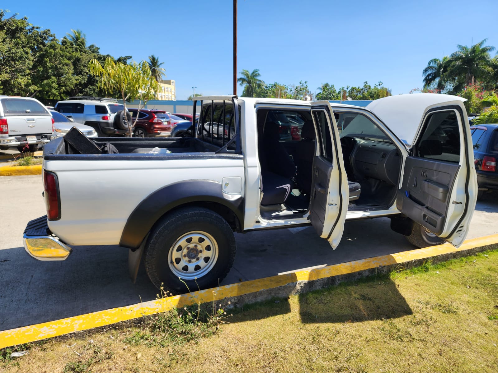 jeepetas y camionetas - 🚙 Nissan Frontier 4x4 2012 – Diesel, Doble Cabina 3