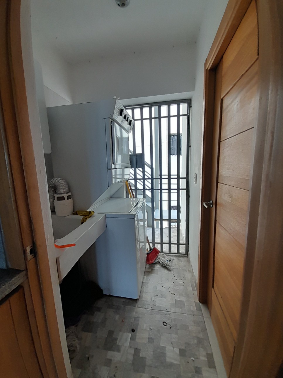 apartamentos - Rento Apartamento Con L.BLANCA En Evaristo Morales 2