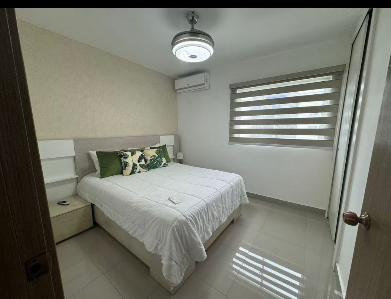 apartamentos - vendo 5 nivel en residencial Mediterráneo santiago RD. 4