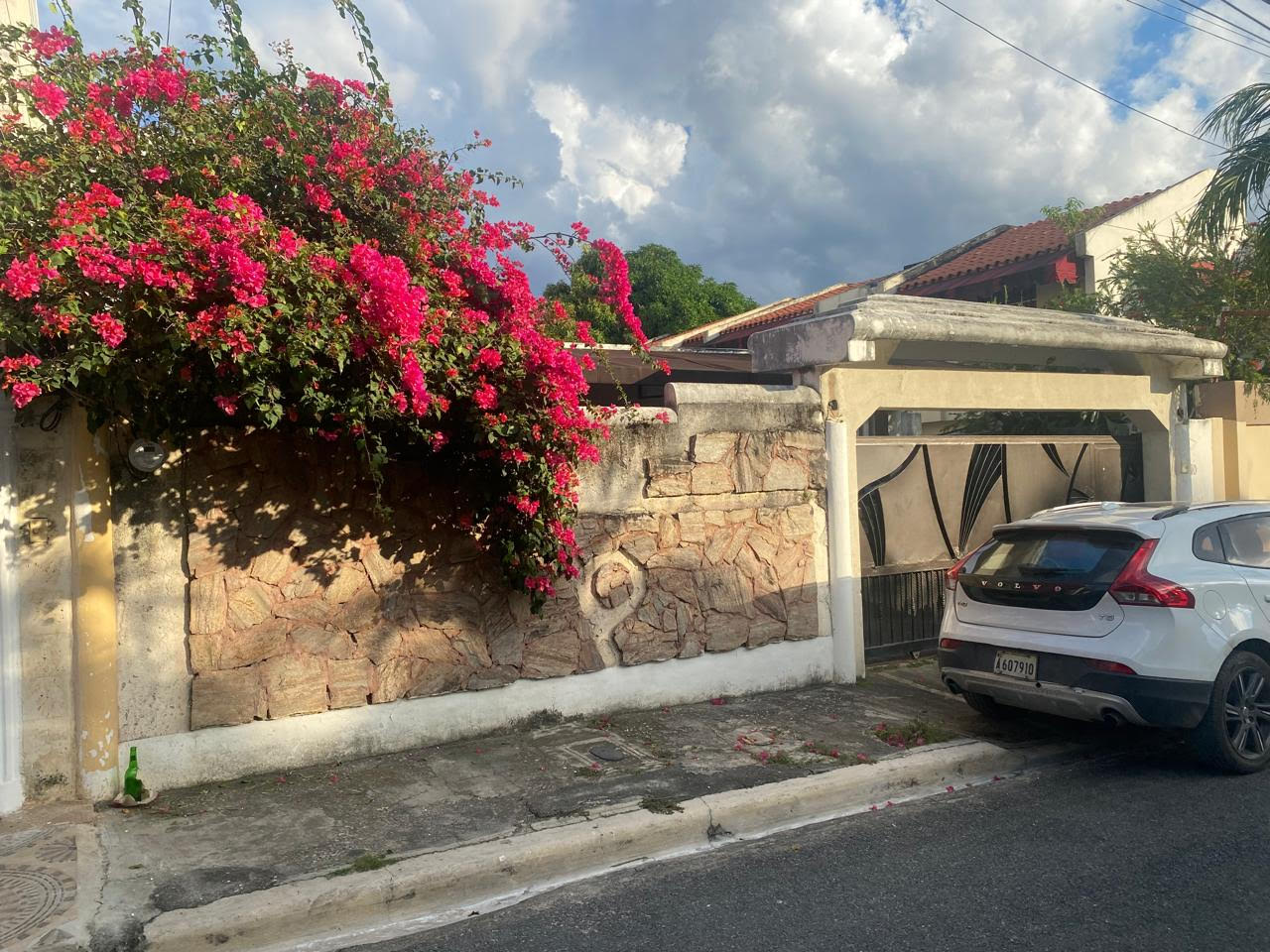 casas - hermosa casa ubicada en tropical del este 0