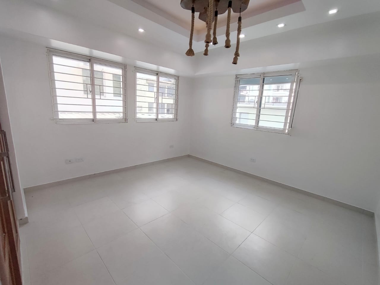 apartamentos - Apartamento en Venta
 SERRALLES
USD 240,000.00
Mantenimiento: RD$12,000.00
 9