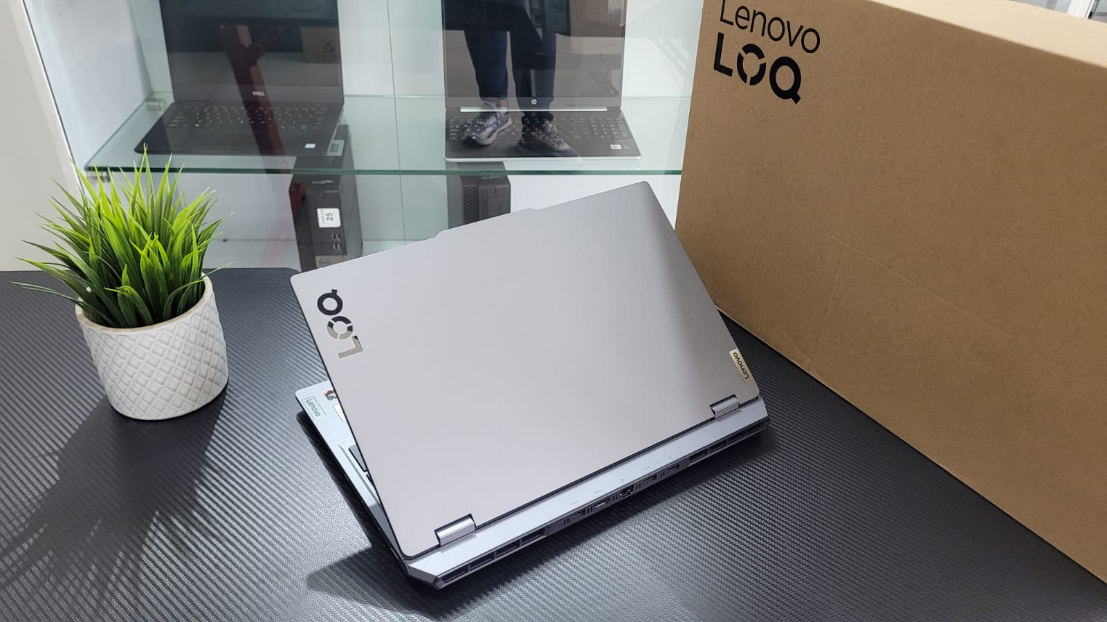 computadoras y laptops - Laptop GAMING Lenovo LOQ 15.6" FHD AMD Ryzen 7 NEW 1