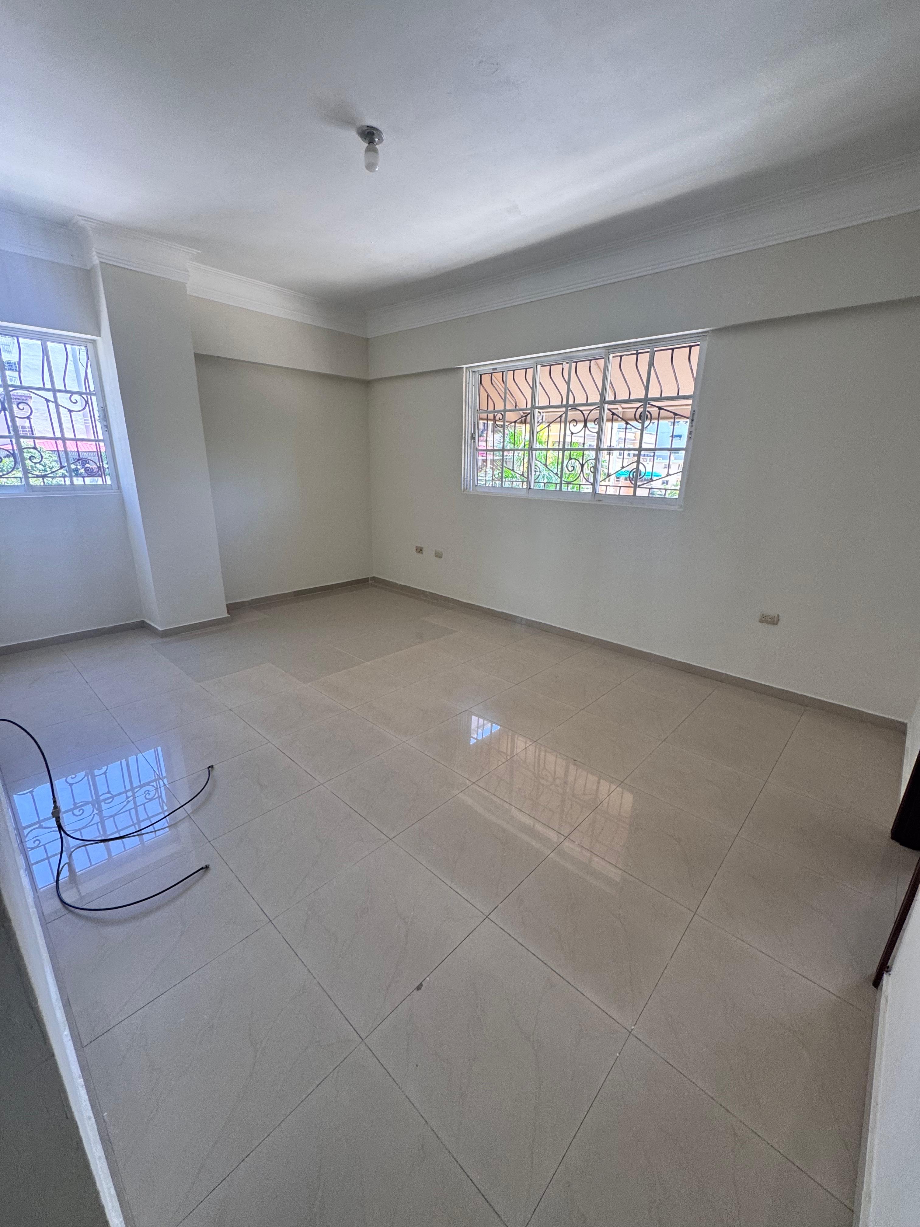 apartamentos - SE VENDE HERMOSO Y AMPLIO APARTAMENTO EN BELLA VISTA! 3