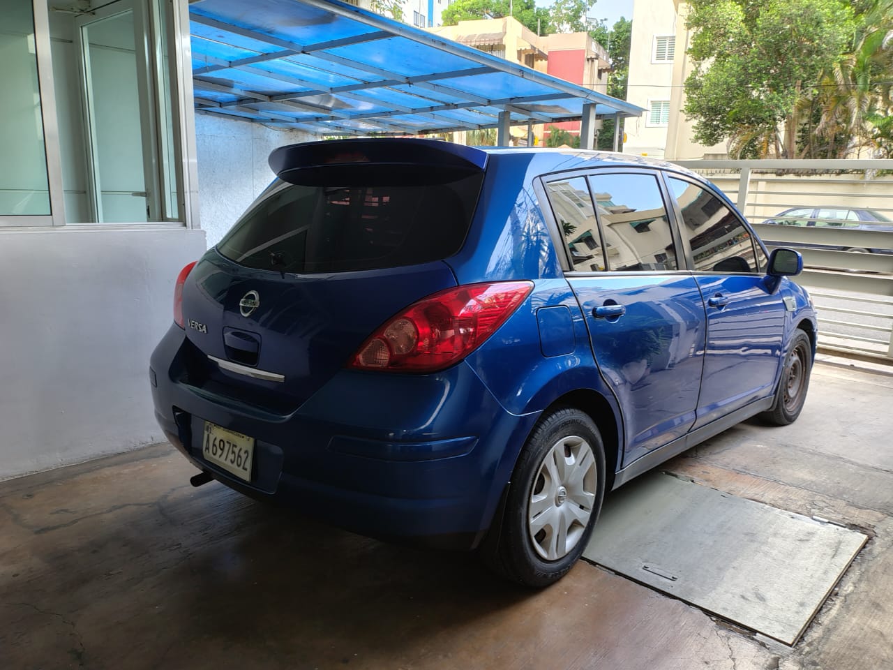 carros - ¡Oportunidad! Nissan Versa en excelente estado  2