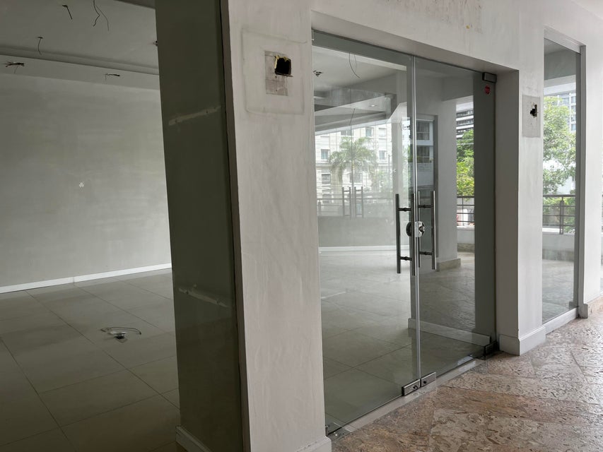 oficinas y locales comerciales - Local en alquiler en piantini 7