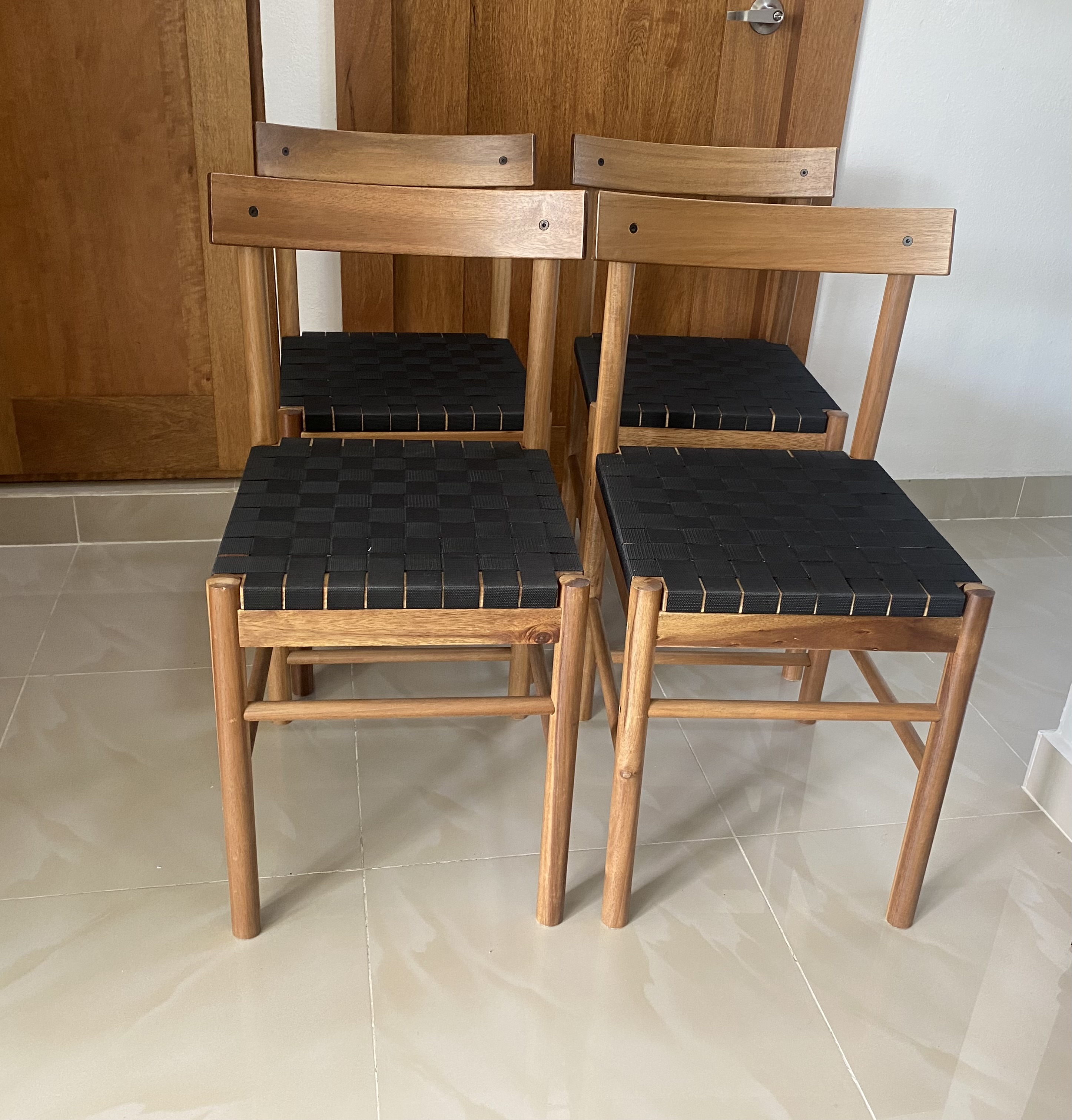 muebles y colchones - Ventas de 4 sillas de comedor 