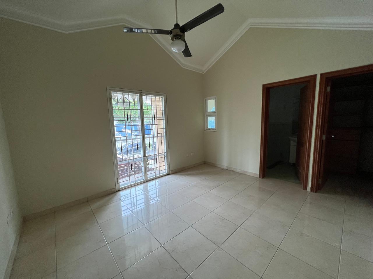 casas - Casa en alquiler en Los prados Comercial 2