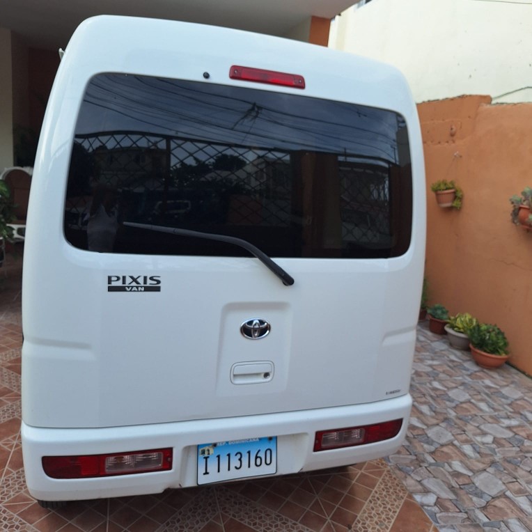 jeepetas y camionetas - Toyota Pixis van 2017 3