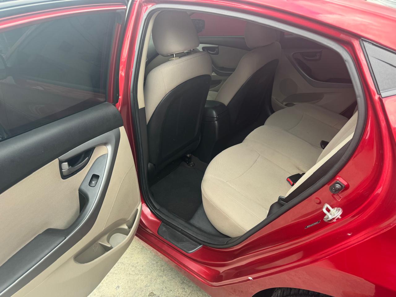 carros - Venta de Hyundai Elantre 2014 como nuevo   0
