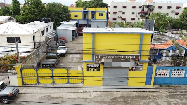 oficinas y locales comerciales - Se vende local comercial en Alma Rosa 2da con 832mts Santo Domingo este 2