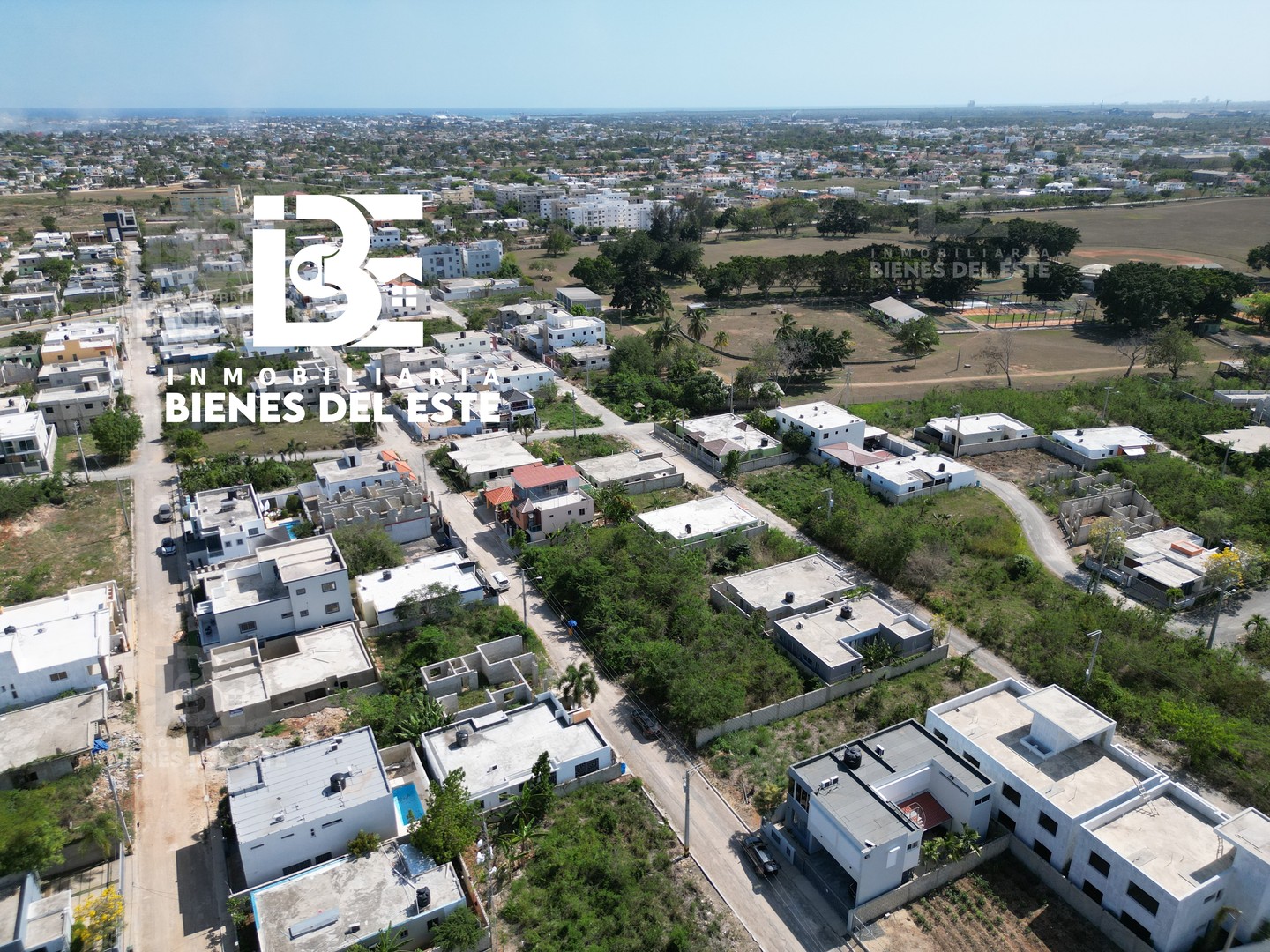 solares y terrenos -  Solar Muy Bien Ubicado en Residencial Naime Etapa Tres, con 225 Metros
 1