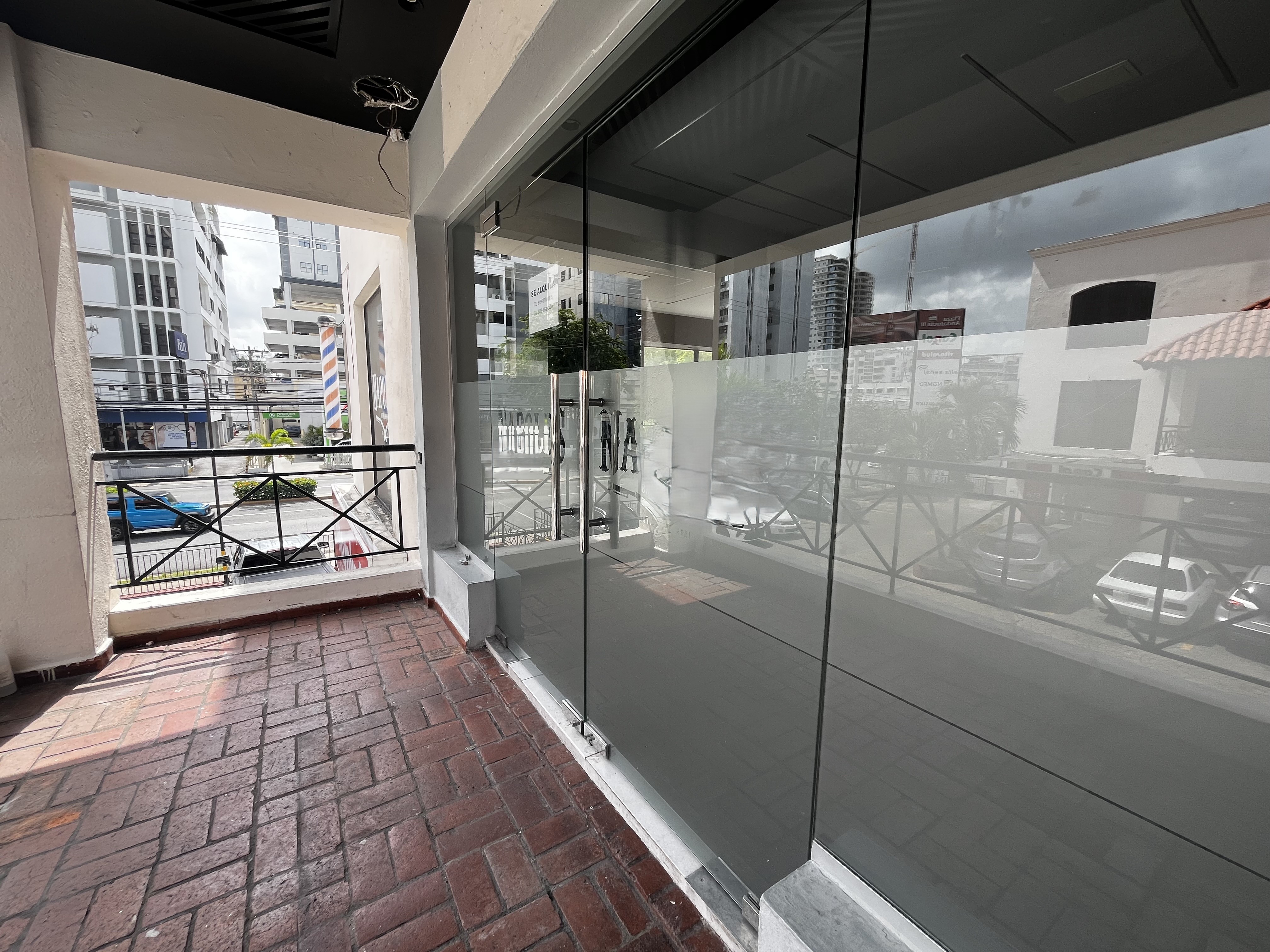 oficinas y locales comerciales - Local Comercial Alquiler Piantini  de 64 m2 7
