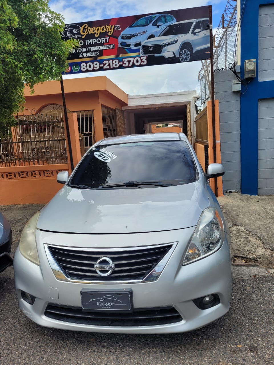carros - automovil Nissan versa en excelentes condiciones  0