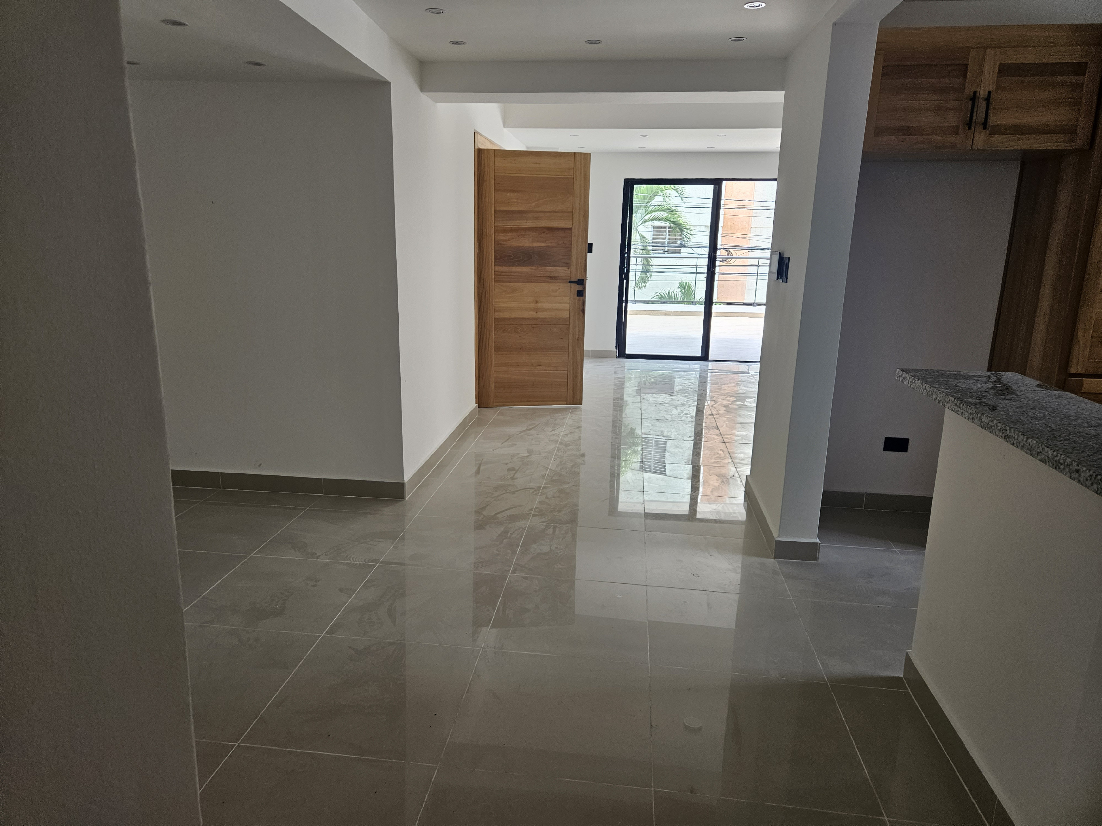 apartamentos - Vendo Segundo piso, con terraza en Los Restauradores  0