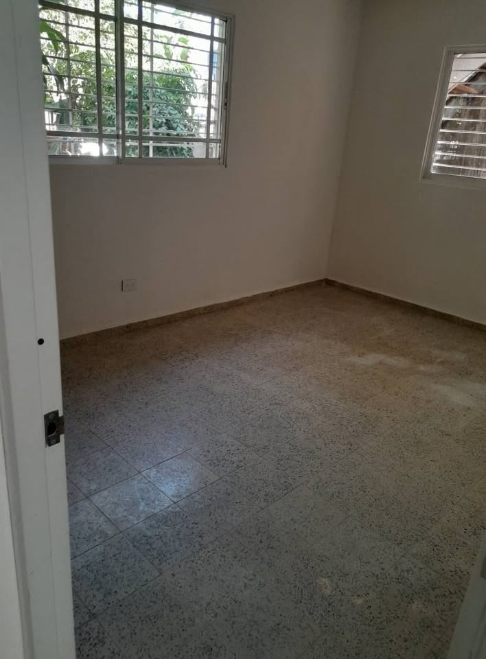 casas - Casa De 4 Hab. 1 Baño, Prox. León Jiménez, 27 De F 6