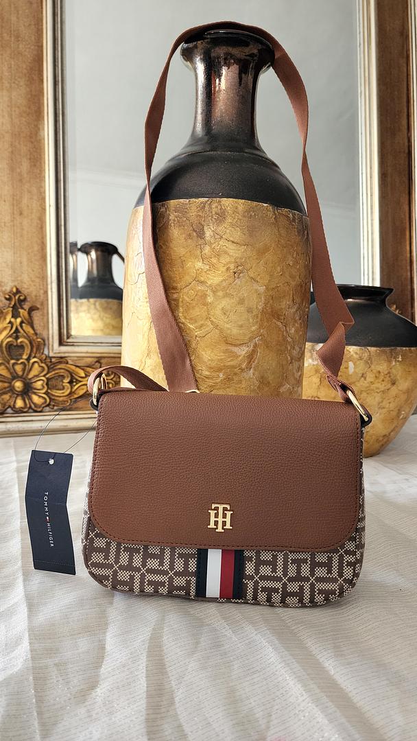 carteras y maletas - Crossbody 
Carteras
Originales
Nuevas

ACEPTO TARJETAS VISA Y MASTERCARD  1