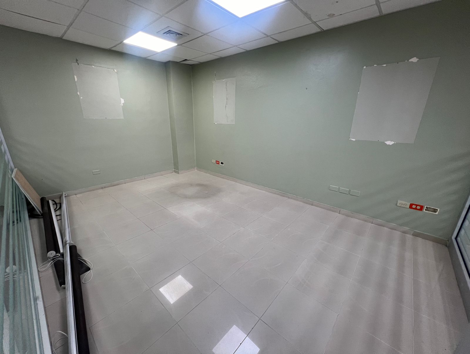 oficinas y locales comerciales - Alquilo Local en Piantini de 127 MTS 3