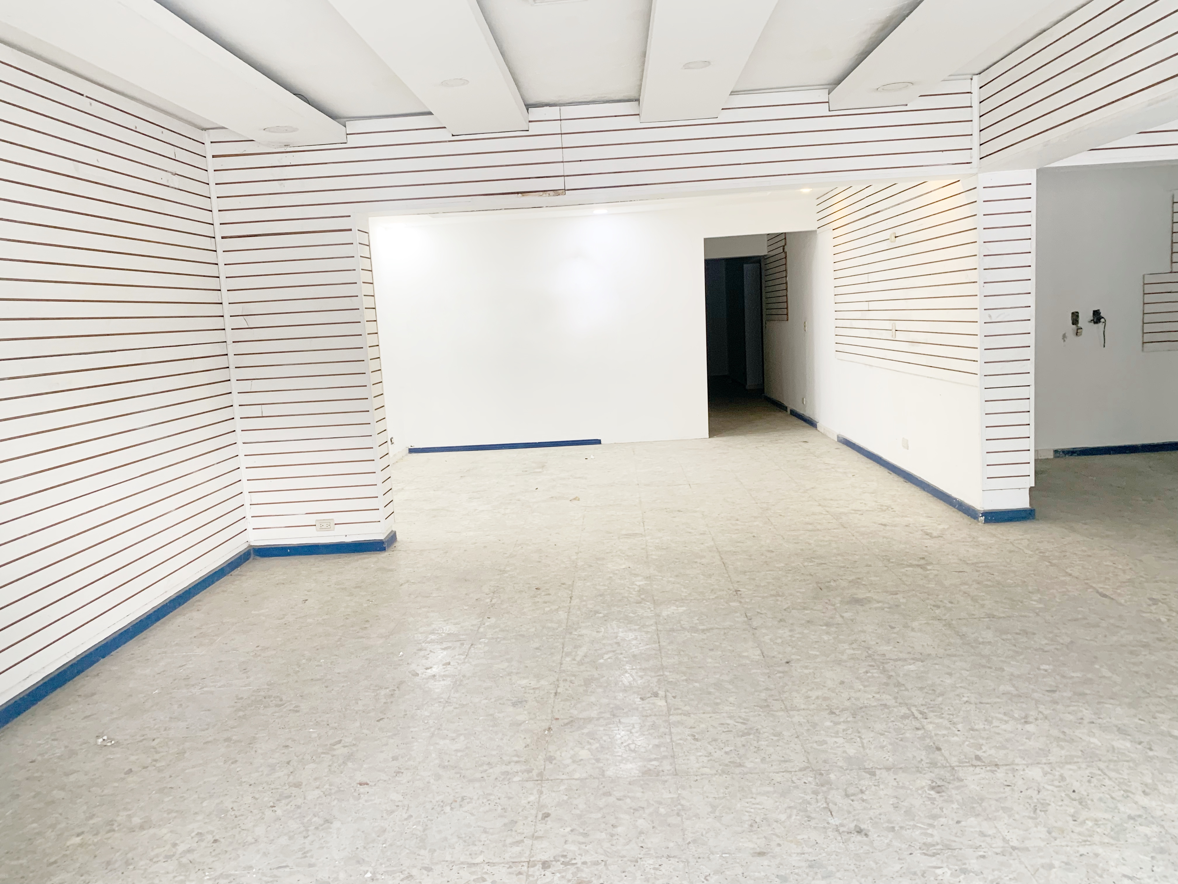oficinas y locales comerciales - Local céntrico primer nivel 1