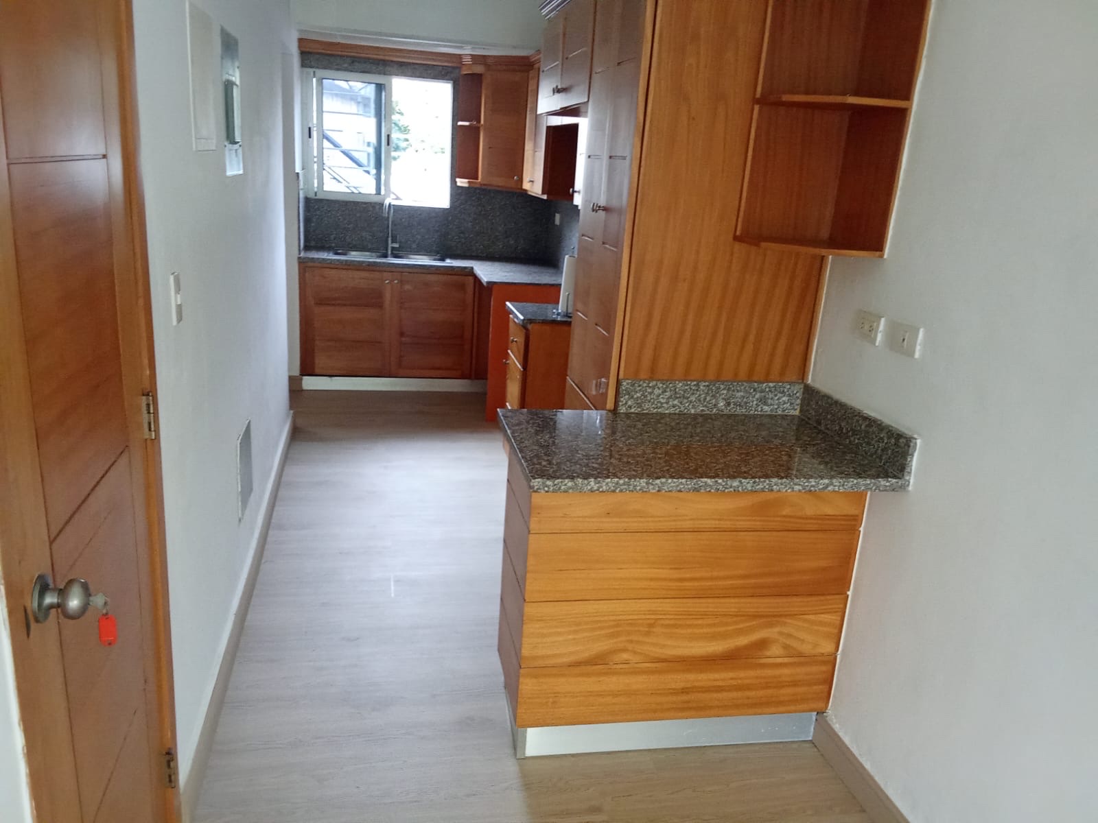 apartamentos - Se alquila apartamento en El Millón! 0