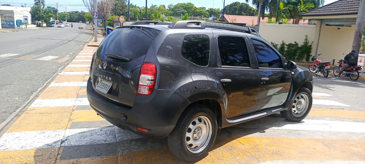 jeepetas y camionetas - vendo mi Renault duster 2016 por superación  1