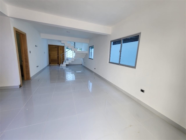 casas - Venta de casa con piscina en la autopista de san Isidro Santo Domingo este  5
