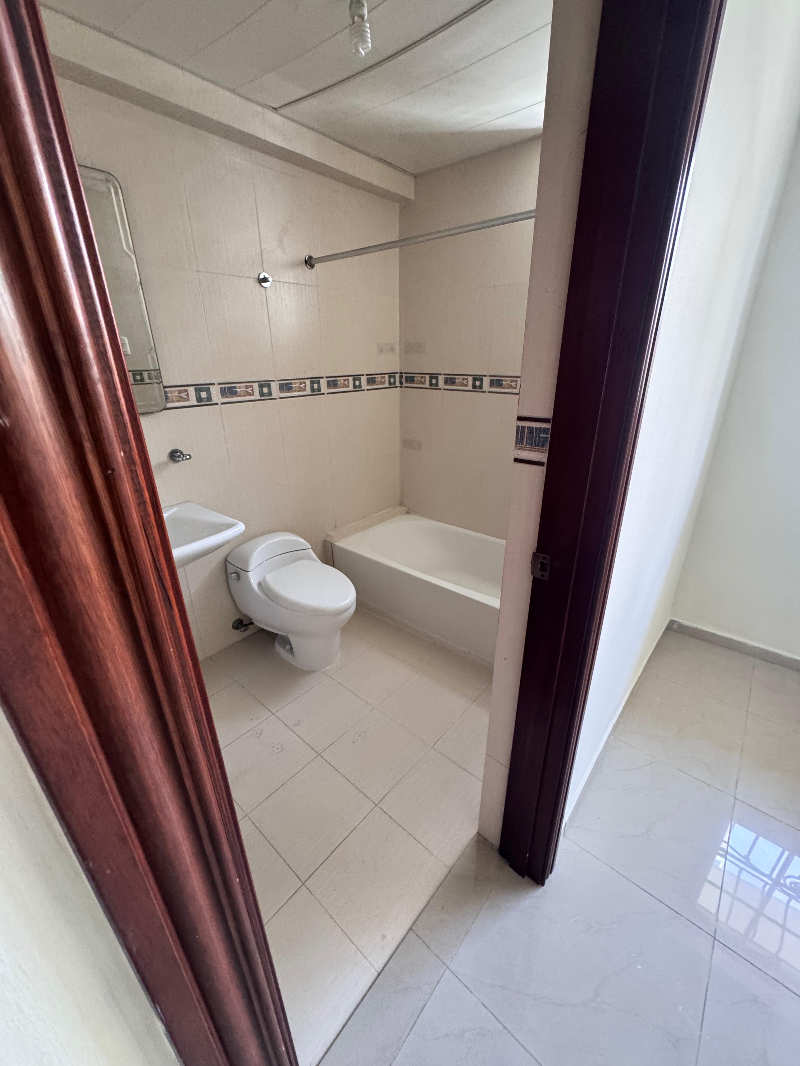 apartamentos - SE VENDE HERMOSO Y AMPLIO APARTAMENTO EN BELLA VISTA! 4