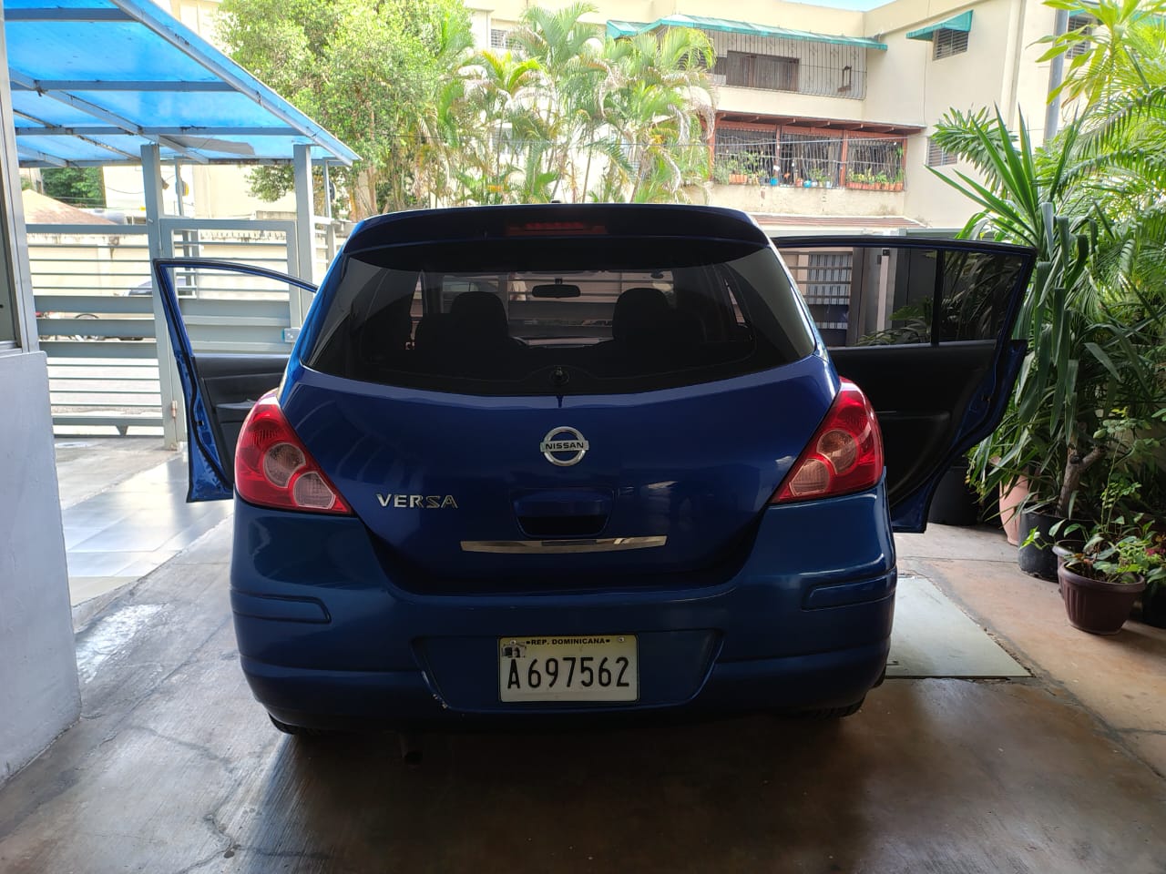 carros - ¡Oportunidad! Nissan Versa en excelente estado  3