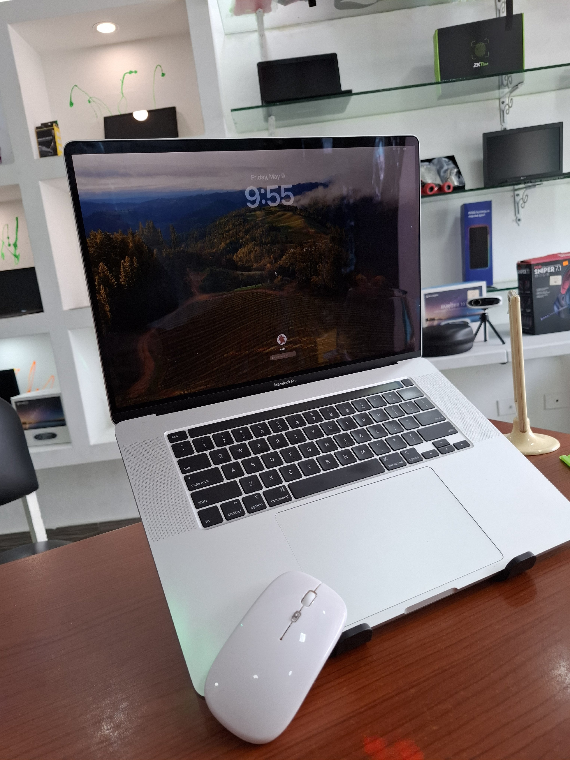 computadoras y laptops - Macbook Pro 2019 i9 64GB de ram y 1tb ssd 16 pulgadas


Somos Tienda física  3