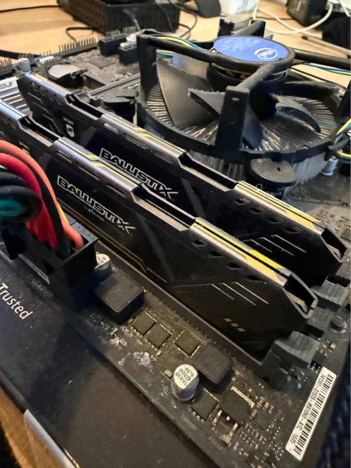 computadoras y laptops - PC combo i5 8400 16GB DDR4 sin case