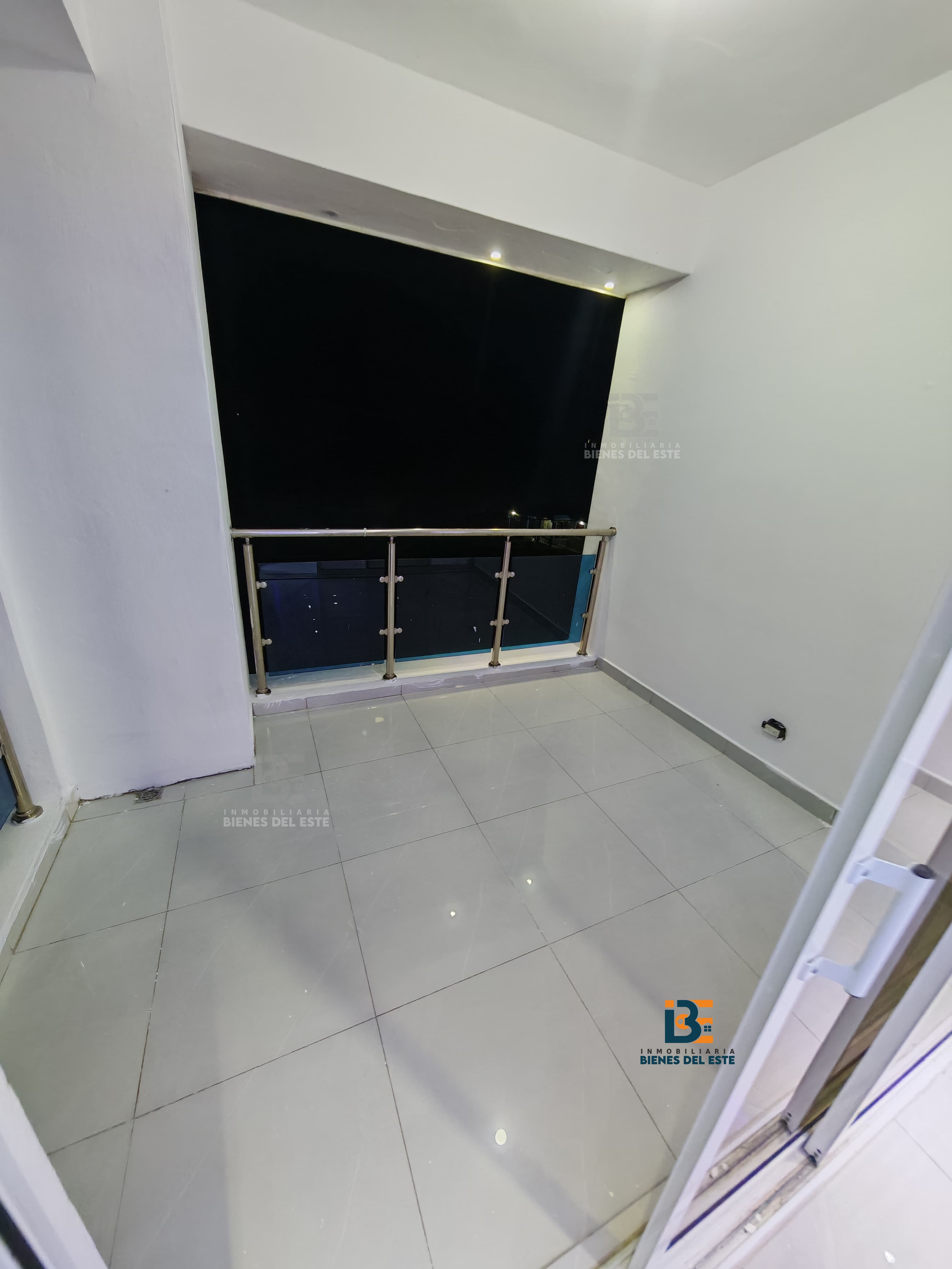 apartamentos - Se Renta Lujoso Apartamento con Tres habitaciones. 1