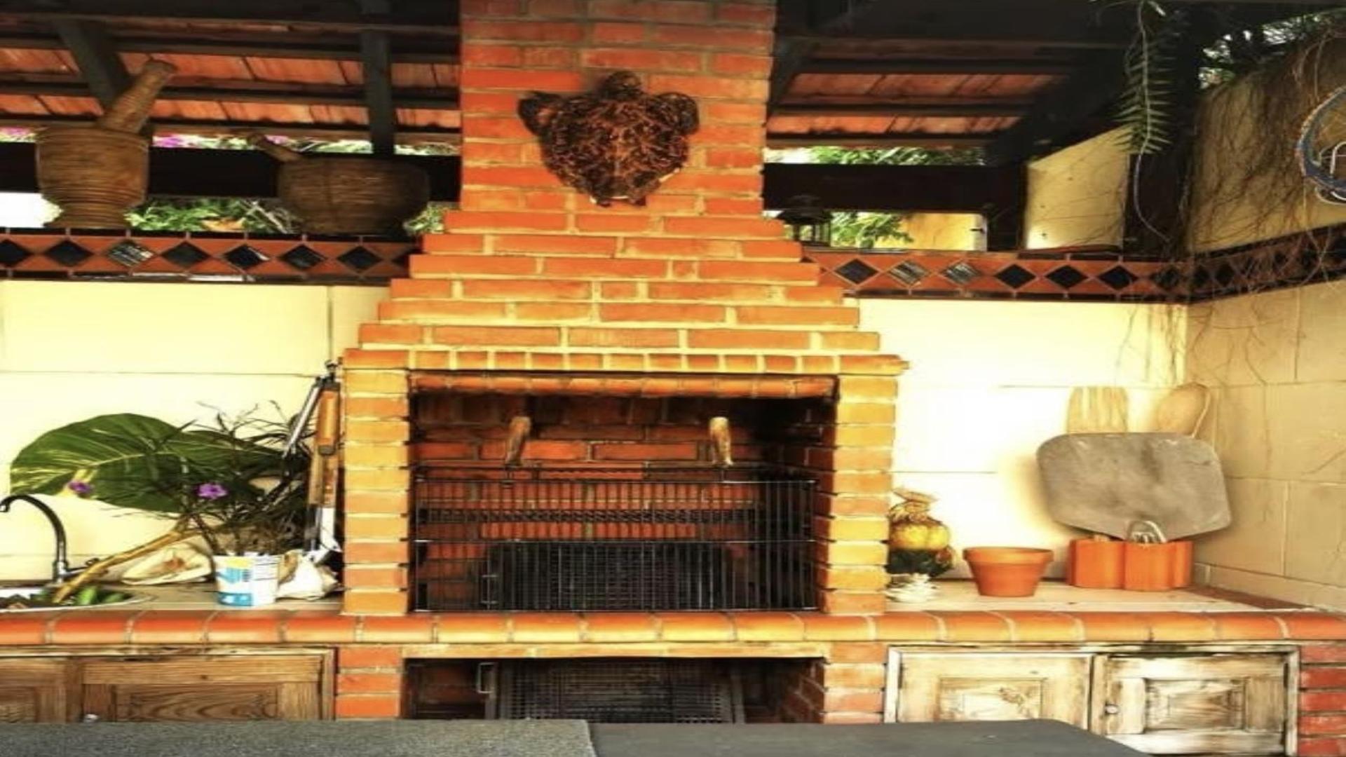 casas - Vendo espaciosa casa de dos niveles  en Los Ríos 8
