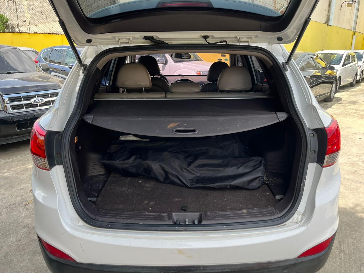 jeepetas y camionetas - Hyundai Tucson 2011 600,000 NEGOCIABLE  4