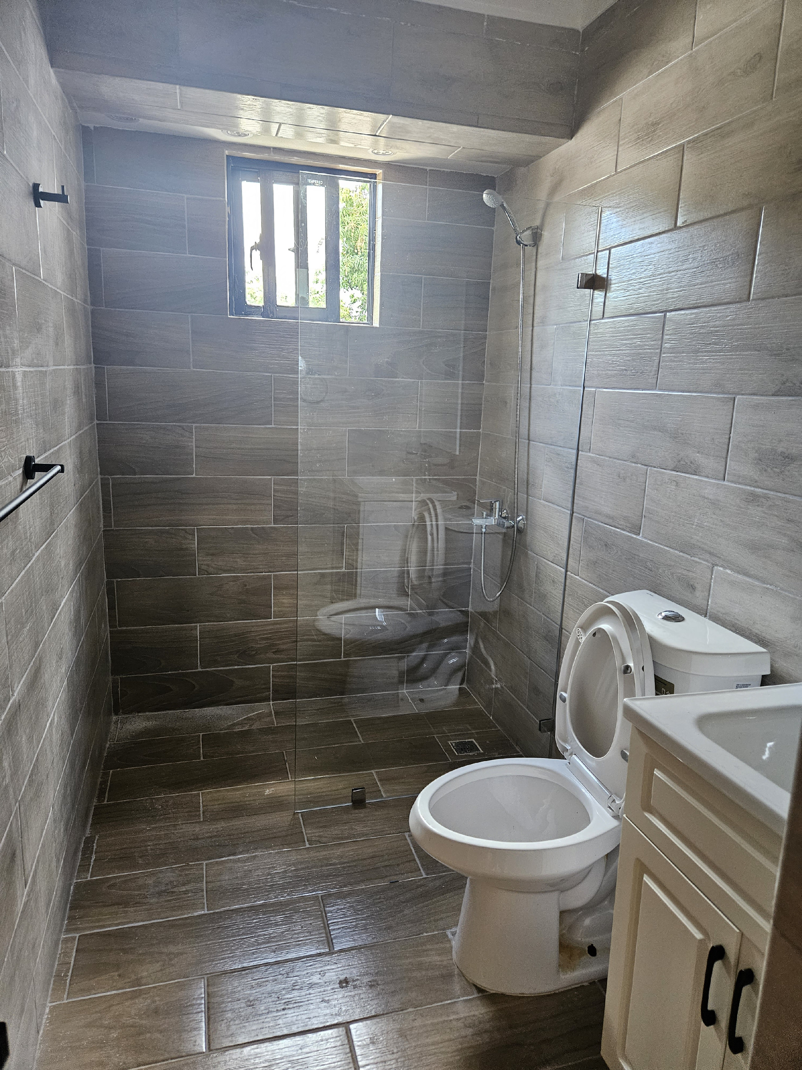 apartamentos - Vendo Segundo piso, con terraza en Los Restauradores  4