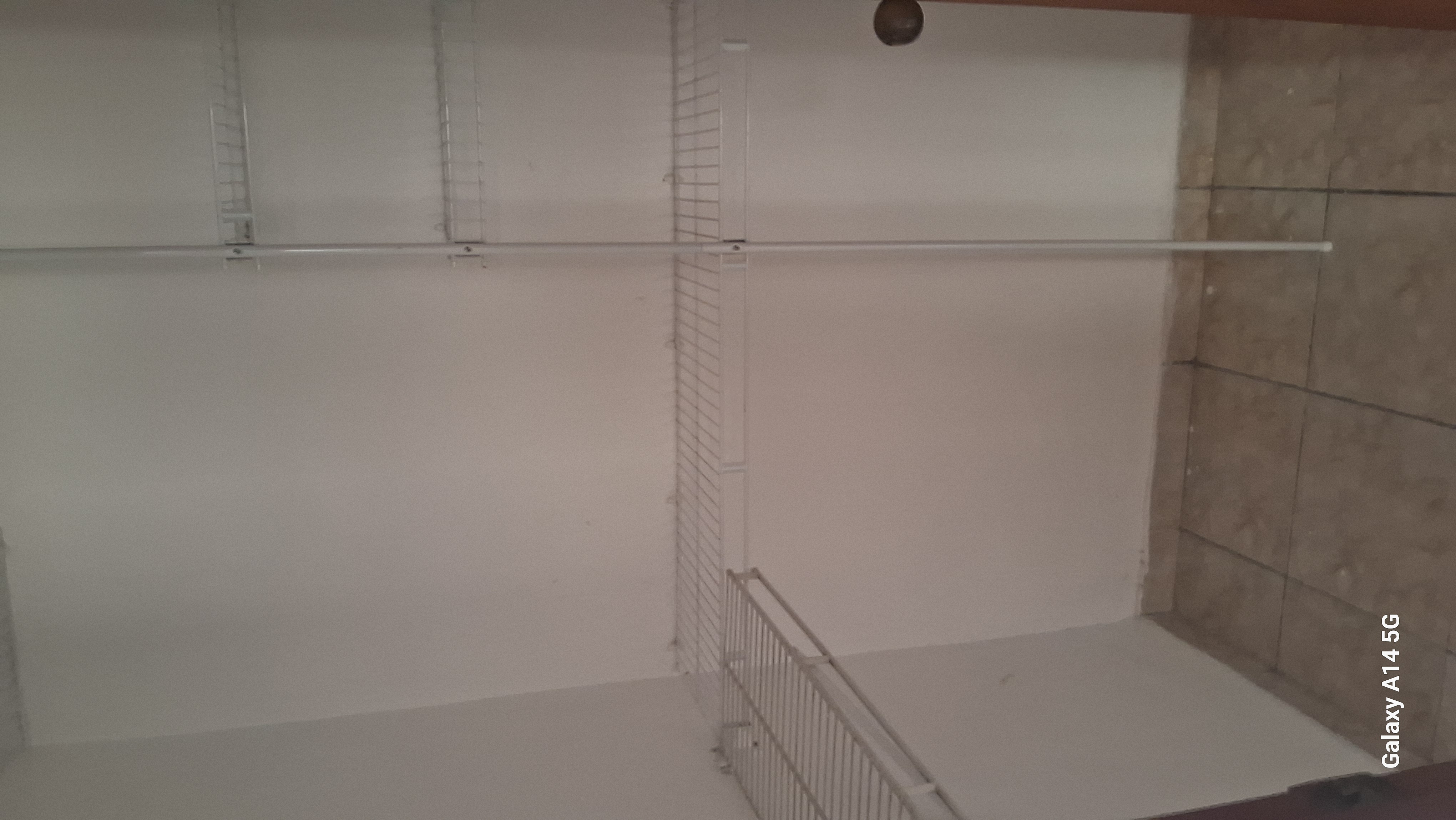 apartamentos - Ave. Republica de Colombia. hermoso y tranquilo apto. 3er piso.  4
