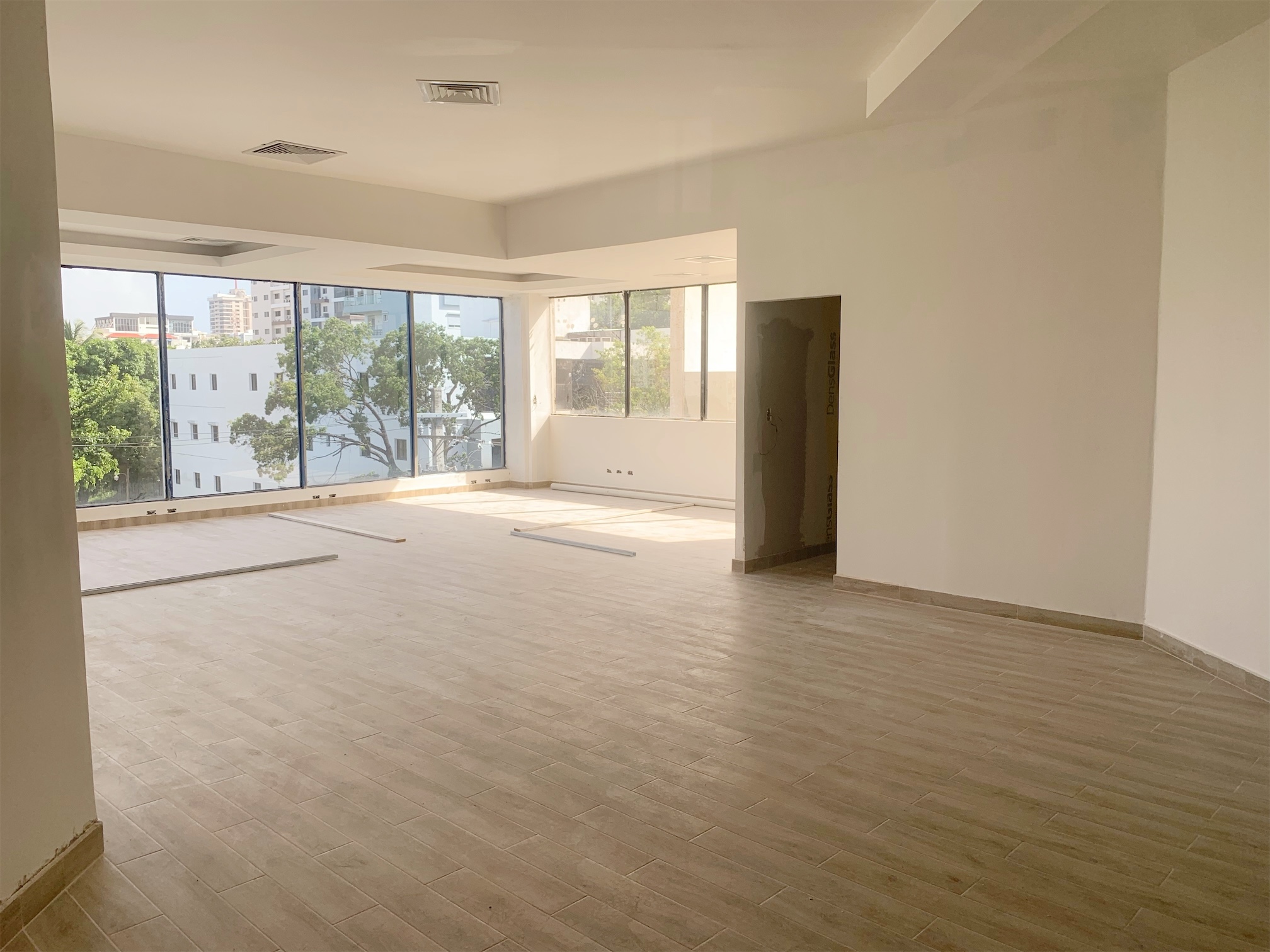 oficinas y locales comerciales - Local Piantini 100 m 2