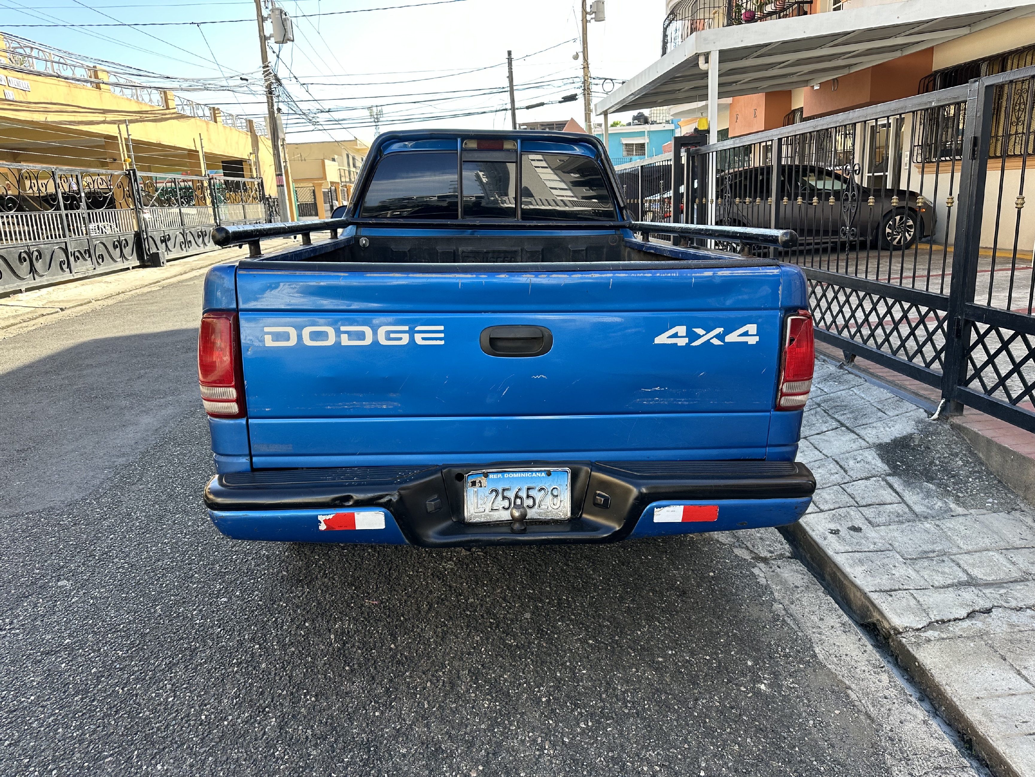 jeepetas y camionetas - Camioneta Dodge Dakota 2001 4