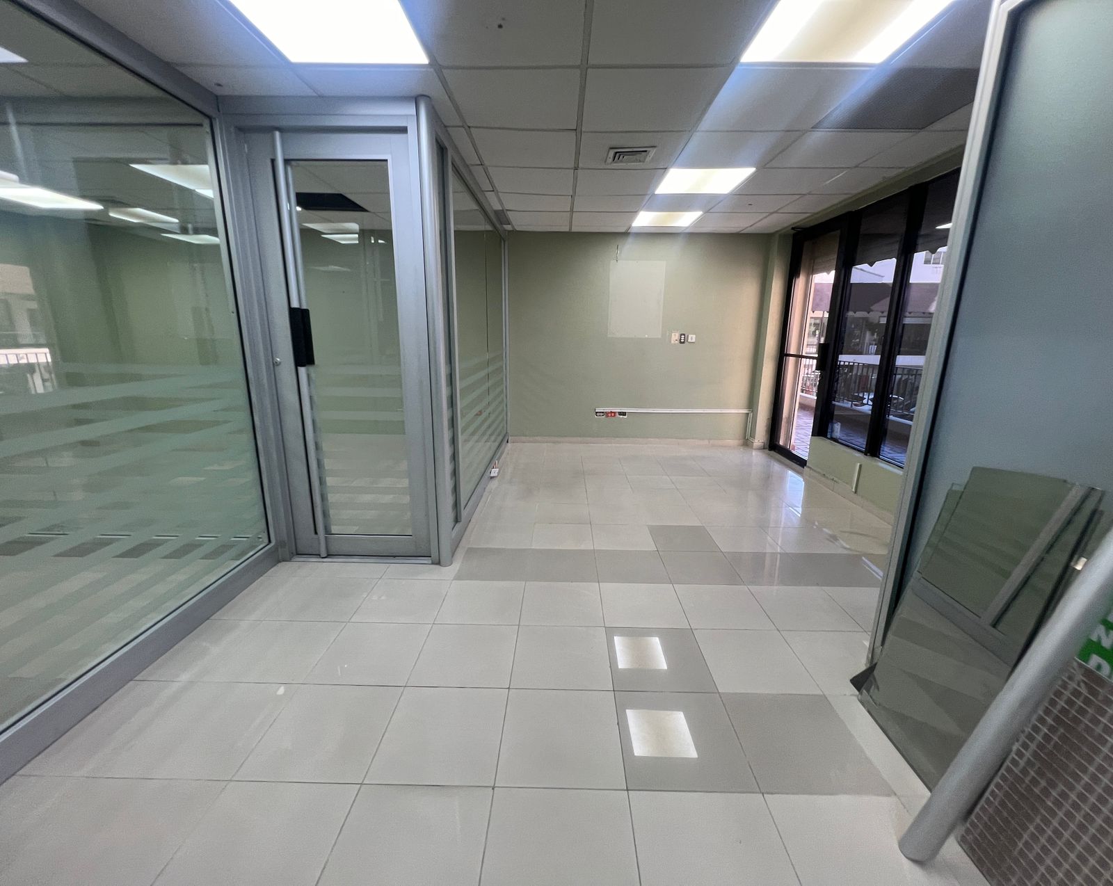 oficinas y locales comerciales - Alquilo Local en Piantini de 127 MTS 7