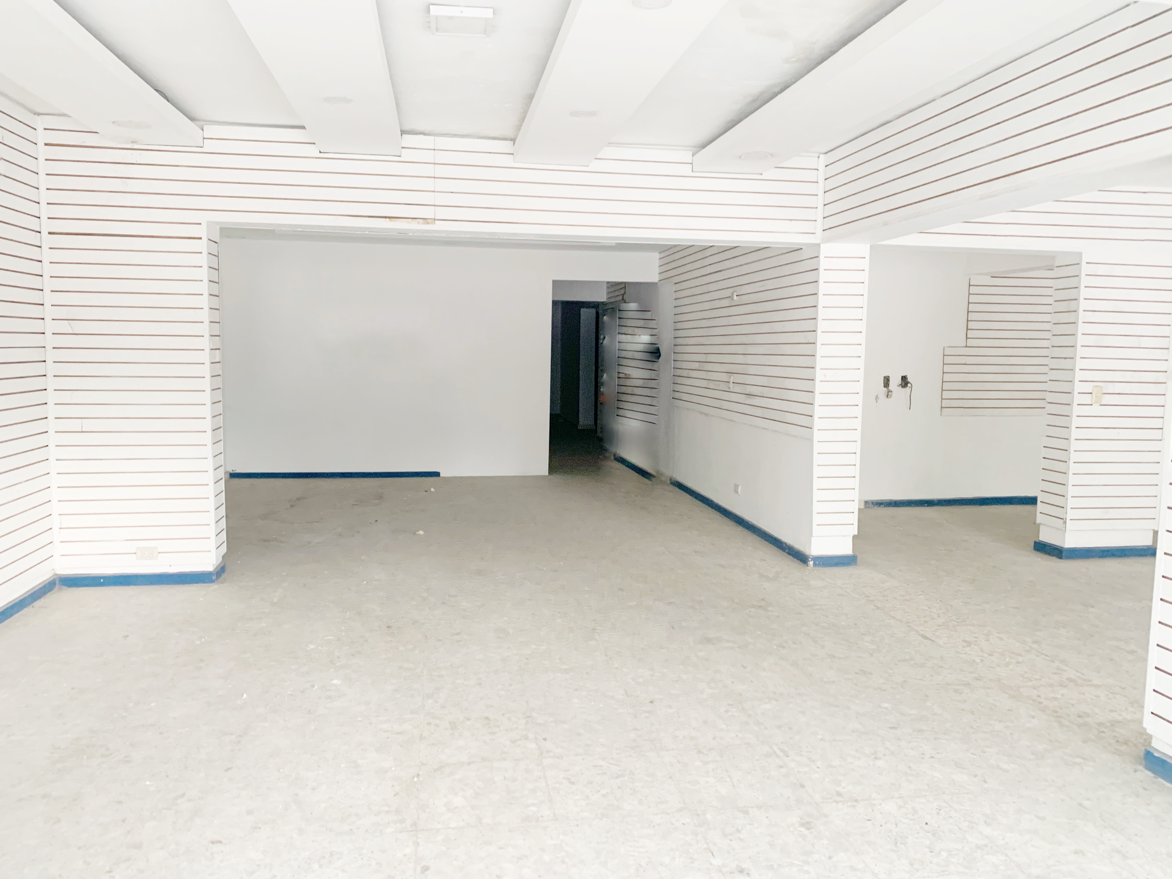 oficinas y locales comerciales - Local céntrico primer nivel 5