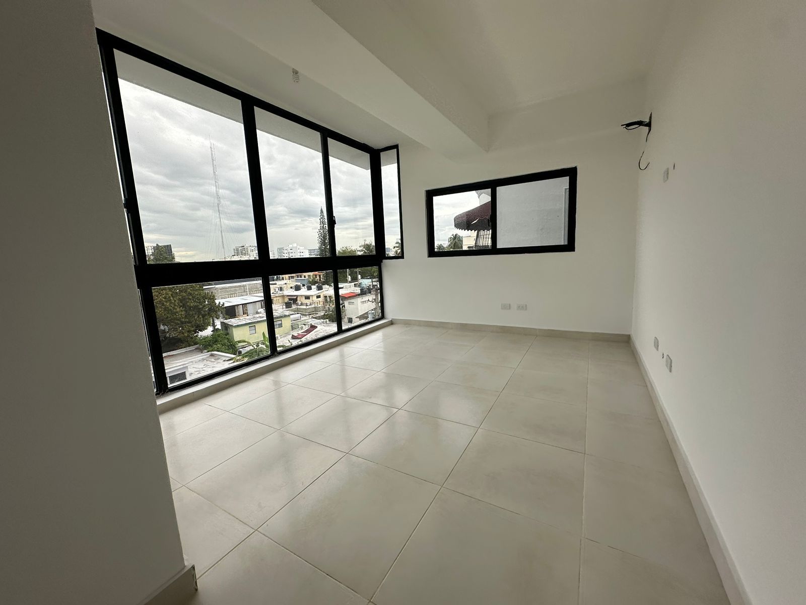 apartamentos - Alquiló nuevo Renacimiento piso 4 lí US$1,500 cons 6